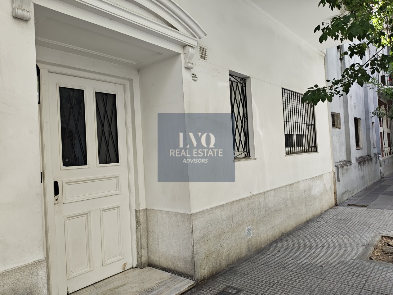 RECOLETA 2 Ambientes 38,88m²- TODO SOL - TODO LUZ - Living muy amplio, 1 Dormitorio muy comodo con placares de guardado. Baño completo con bañera + Cocina independiente con ventana al frente, DIVINO LIBRE DE GASTOS PARA EL VENDEDOR
