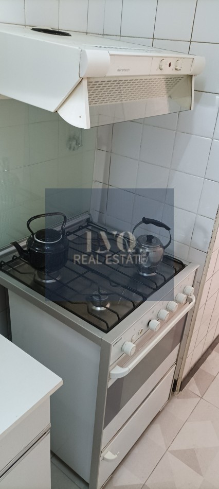 Semi Piso con Palier y ascensor Privados 3 Ambientes muy amplios 120m²- Balcon corrido al frente. 2 habitaciones muy amplias a contrafrente + escritorio o, play room o dep. de servicios al frente. 3 Baños.-