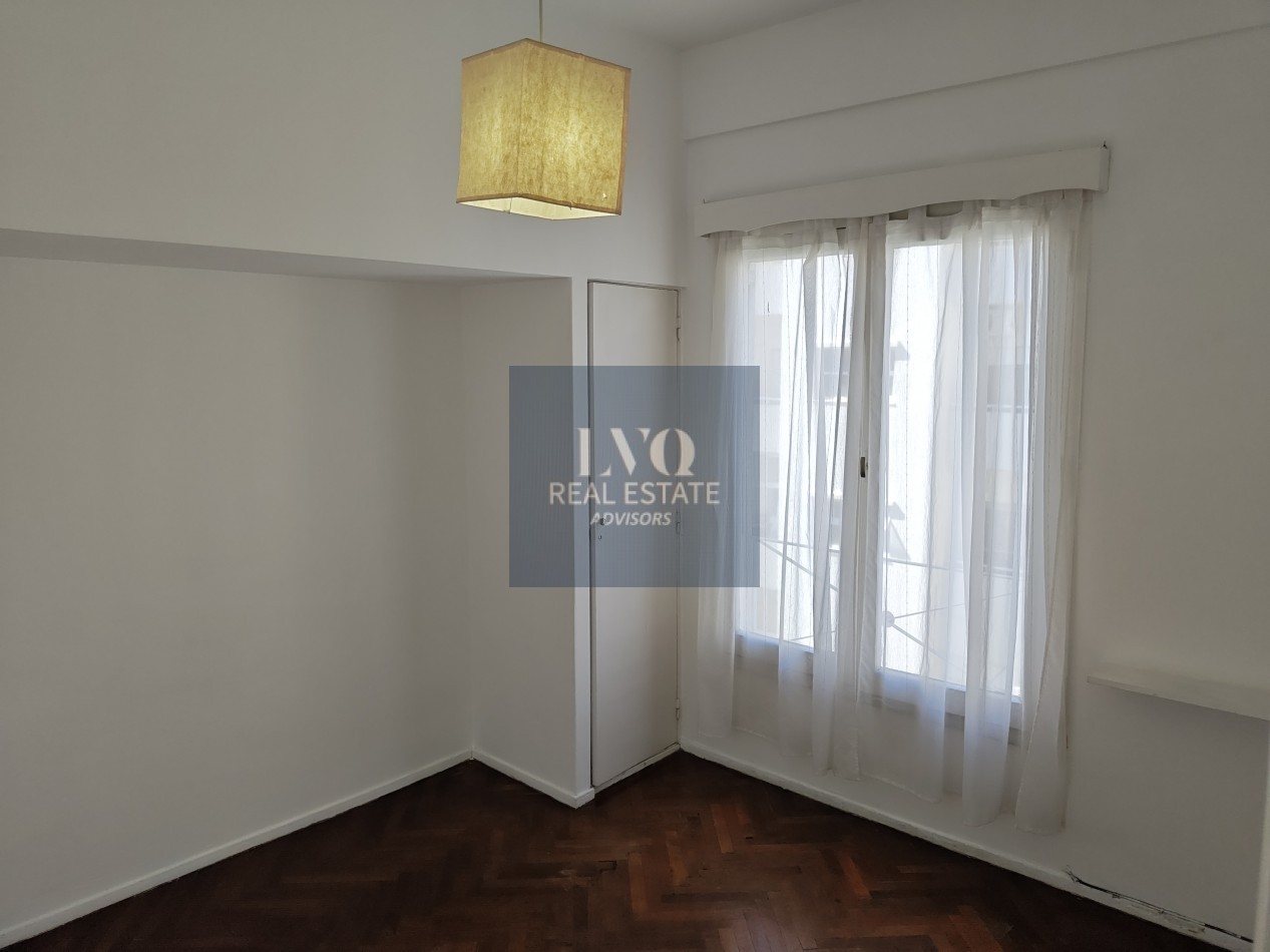 RECOLETA 2 Ambientes 50m²- TODO SOL - LUZ - Living muy amplio, 1 Dormitorio muy comodo con placares de guardado. Baño completo con bañera + Cocina independiente con ventana al frente, muy aireado. -