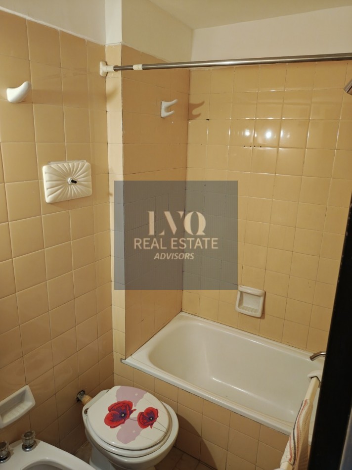 RECOLETA 1 Ambiente RESERVADO - MUY AMPLIO + BALCON - Superficie 31m² aprox.- Cocina + Lavadero independiente suoer LUMINOSO. Con ventanales externos al frente sobre la calle Riobamba Ambiente Ppal. con acceso a Cocina con amplio espacio Heladera y Baño c