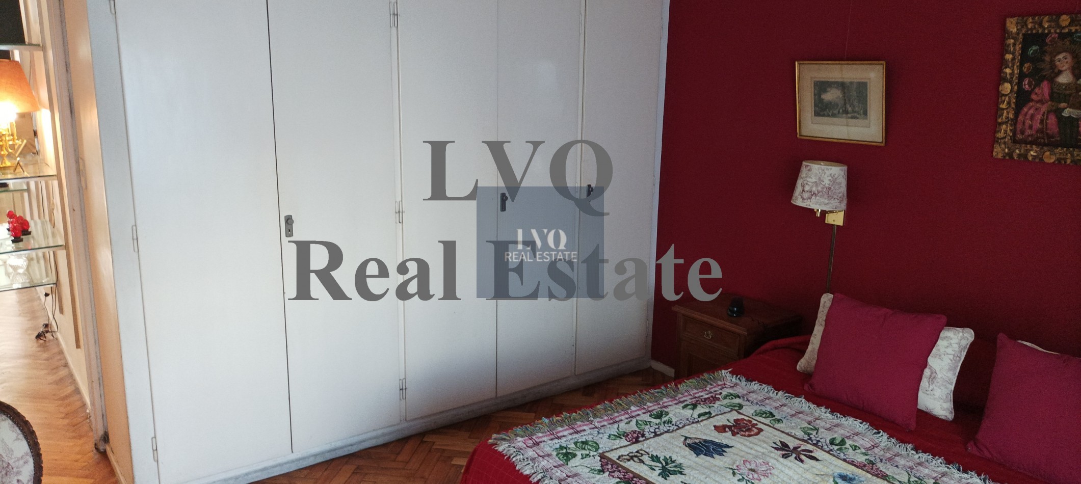 Semi Piso con Palier y ascensor Privados 3 Ambientes muy amplios 120m²- Balcon corrido al frente. 2 habitaciones muy amplias a contrafrente + escritorio o, play room o dep. de servicios al frente. 3 Baños.-