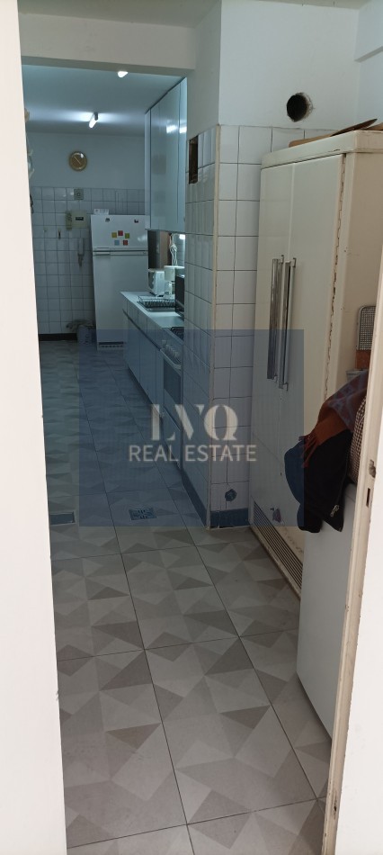 Semi Piso con Palier y ascensor Privados 3 Ambientes muy amplios 120m²- Balcon corrido al frente. 2 habitaciones muy amplias a contrafrente + escritorio o, play room o dep. de servicios al frente. 3 Baños.-