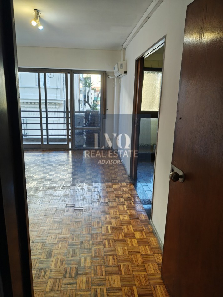 RECOLETA 1 Ambiente RESERVADO - MUY AMPLIO + BALCON - Superficie 31m² aprox.- Cocina + Lavadero independiente suoer LUMINOSO. Con ventanales externos al frente sobre la calle Riobamba Ambiente Ppal. con acceso a Cocina con amplio espacio Heladera y Baño c