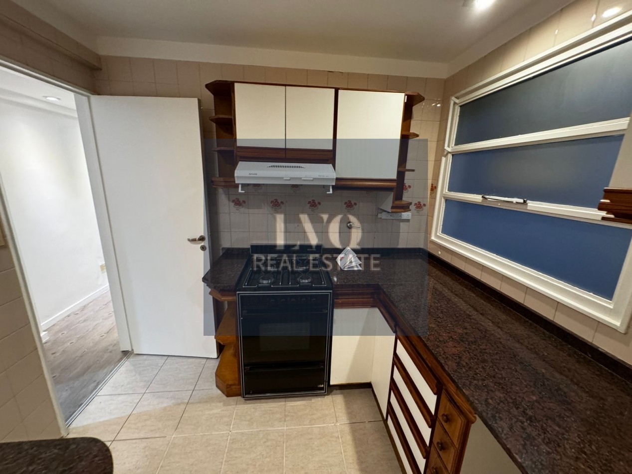 3 Ambientes con amplio living y balcon al frente en Montevideo y Arenales
