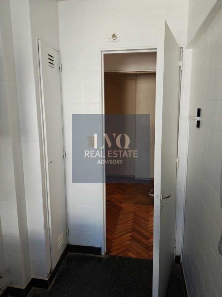 RETIRO 2 Ambientes 50m² con BALCON al confrente muy luminoso sobre la calle Esmerada e/ Av. Del Libertador y Arroyo. RECICLADO A NUEVO.-