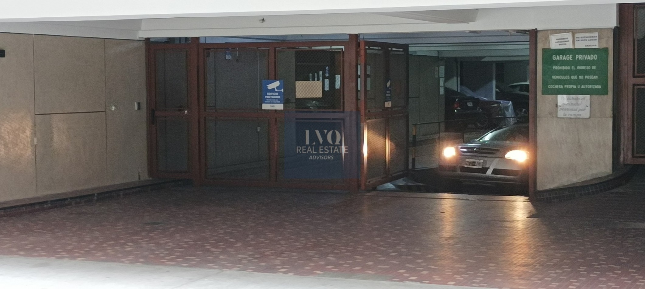 PLAZA San Martin - San Nicolas COCHERA super amplia - Superficie: 14,16m² x Escritura / 1 SS.-