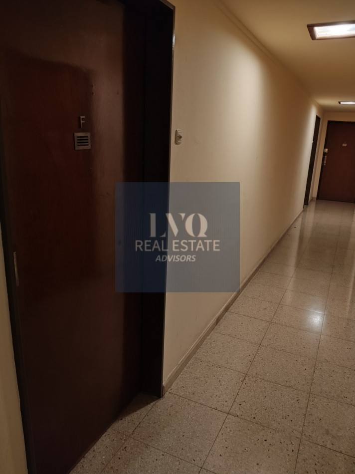 Plaza San Martin - San Nicolas 3 Ambientes amplios 55,90m²- RECICLAR! En Buen Edificio ZONA PLAZA San Martin, Cancilleria. Con ventanales externos luminoso al contra frente: 2 haabitaciones al frente y contrafrente, con Baño completo + Living Comedor +