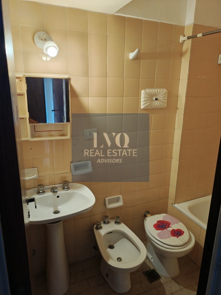 RECOLETA 1 Ambiente RESERVADO - MUY AMPLIO + BALCON - Superficie 31m² aprox.- Cocina + Lavadero independiente suoer LUMINOSO. Con ventanales externos al frente sobre la calle Riobamba Ambiente Ppal. con acceso a Cocina con amplio espacio Heladera y Baño c