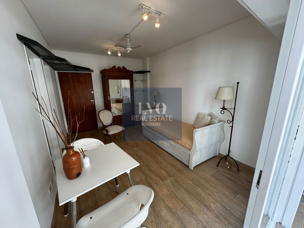 RECOLETA 1 ambiente MONTEVIDEO 1192 Piso 5 Depto A TODO LUZ+BALCON CORRIDO+Cocina ind.+Baño Completo - RECICLADO + AMOBLADO - IDEAL AirBnB
