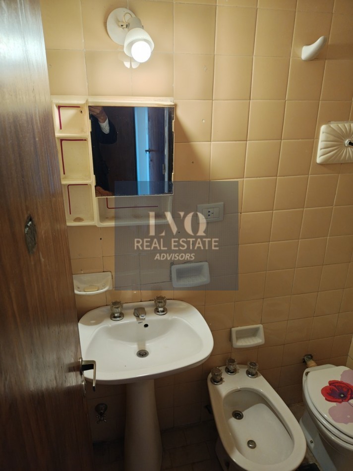 RECOLETA 1 Ambiente RESERVADO - MUY AMPLIO + BALCON - Superficie 31m² aprox.- Cocina + Lavadero independiente suoer LUMINOSO. Con ventanales externos al frente sobre la calle Riobamba Ambiente Ppal. con acceso a Cocina con amplio espacio Heladera y Baño c