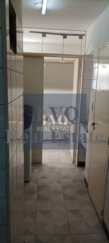 Semi Piso con Palier y ascensor Privados 3 Ambientes muy amplios 120m²- Balcon corrido al frente. 2 habitaciones muy amplias a contrafrente + escritorio o, play room o dep. de servicios al frente. 3 Baños.-