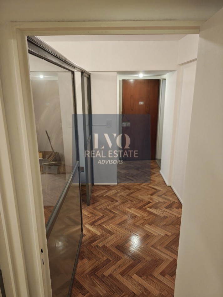 RECOLETA 2 Ambientes 50m². con Balcon al Frente muy luminoso - Edificio APTO PROFESIONAL IDEAL CONSULTORIO - ShowRoom - Estudio, de gran categoria en Recoleta