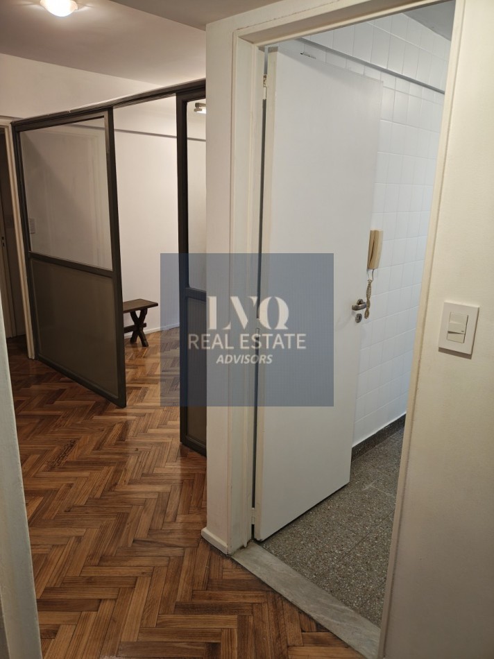 RECOLETA 2 Ambientes 50m². con Balcon al Frente muy luminoso - Edificio APTO PROFESIONAL IDEAL CONSULTORIO - ShowRoom - Estudio, de gran categoria en Recoleta