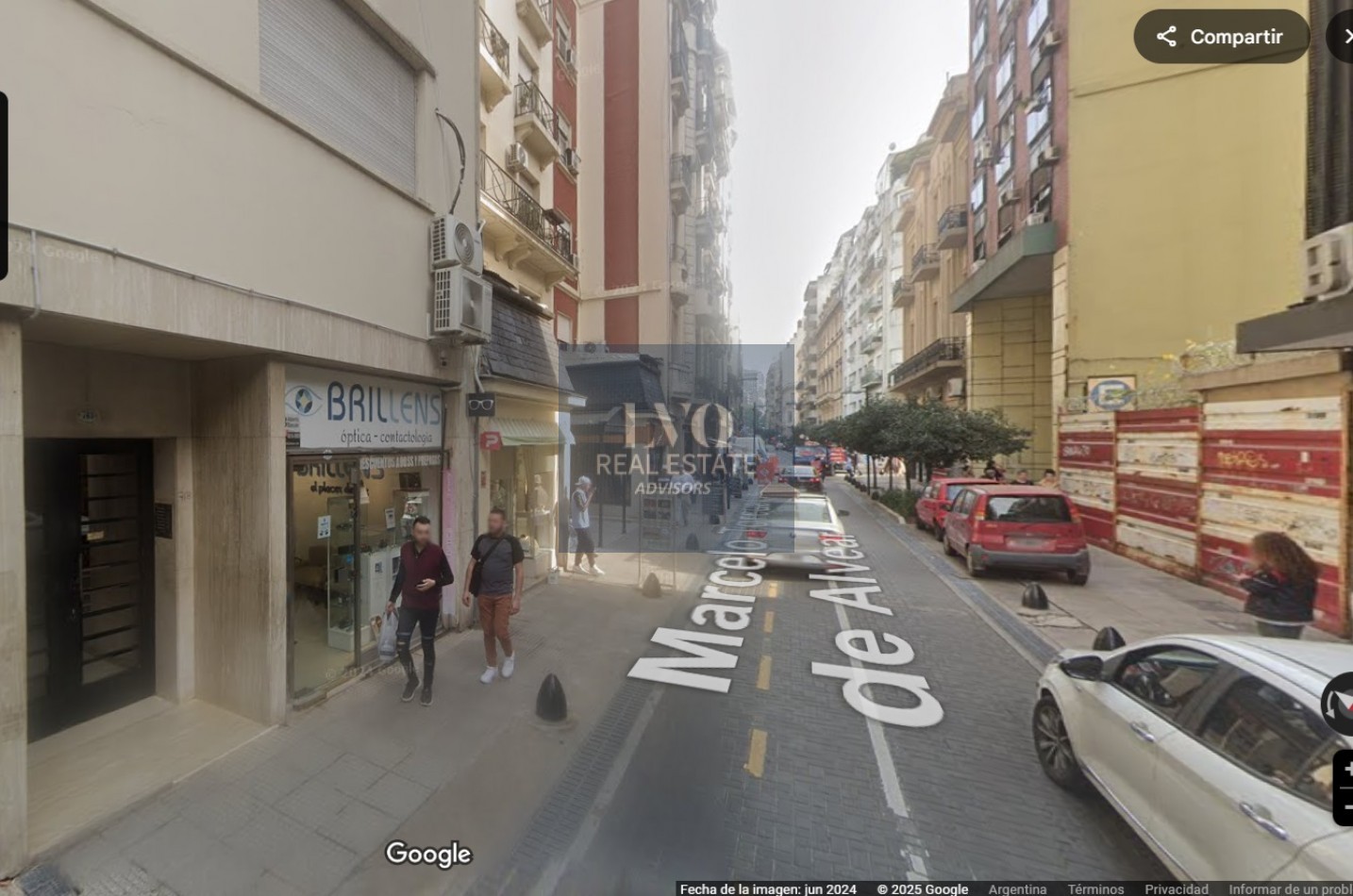 Plaza SAN MARTIN 2 ½ Ambientes MUY AMPLIOS - Superficie 62m² aprox.- Linving + comedor muy amplio con vista al contrafrente lateral - Cocina independiente con espacio Heladera + Lavarropas bajo mesada. Habitacion muy amplia con ventanal externo muy lumin