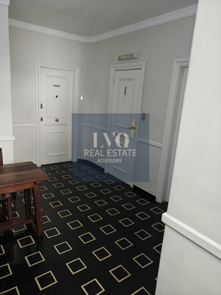 RECOLETA 2 Ambientes 50m²- TODO SOL - LUZ - Living muy amplio, 1 Dormitorio muy comodo con placares de guardado. Baño completo con bañera + Cocina independiente con ventana al frente, muy aireado. -