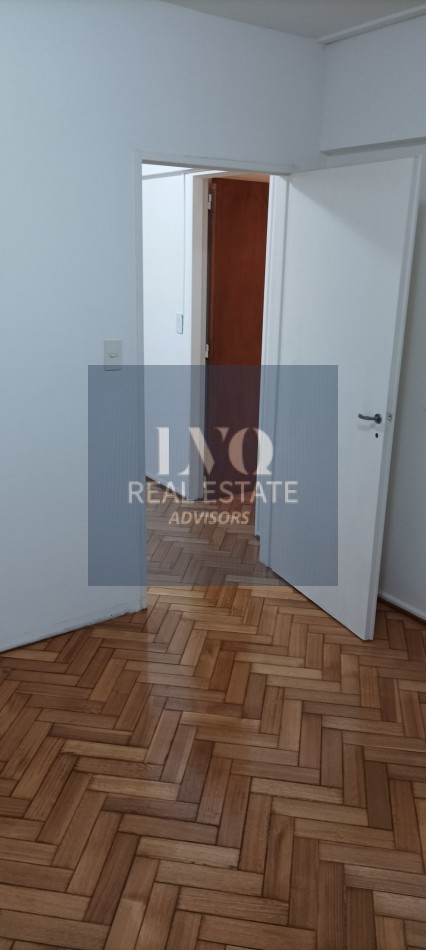 BELGRANO 4 Ambientes muy amplios 90m2 + Balcon 8m2 corrido al Frente TODO LUZ + Dep. de Servicio c/ baño - Recien pintado + Pisos de parquet restaurados e hidrolaqueados a nuevo.