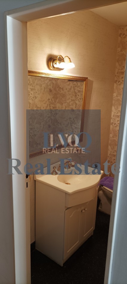Semi Piso con Palier y ascensor Privados 3 Ambientes muy amplios 120m²- Balcon corrido al frente. 2 habitaciones muy amplias a contrafrente + escritorio o, play room o dep. de servicios al frente. 3 Baños.-