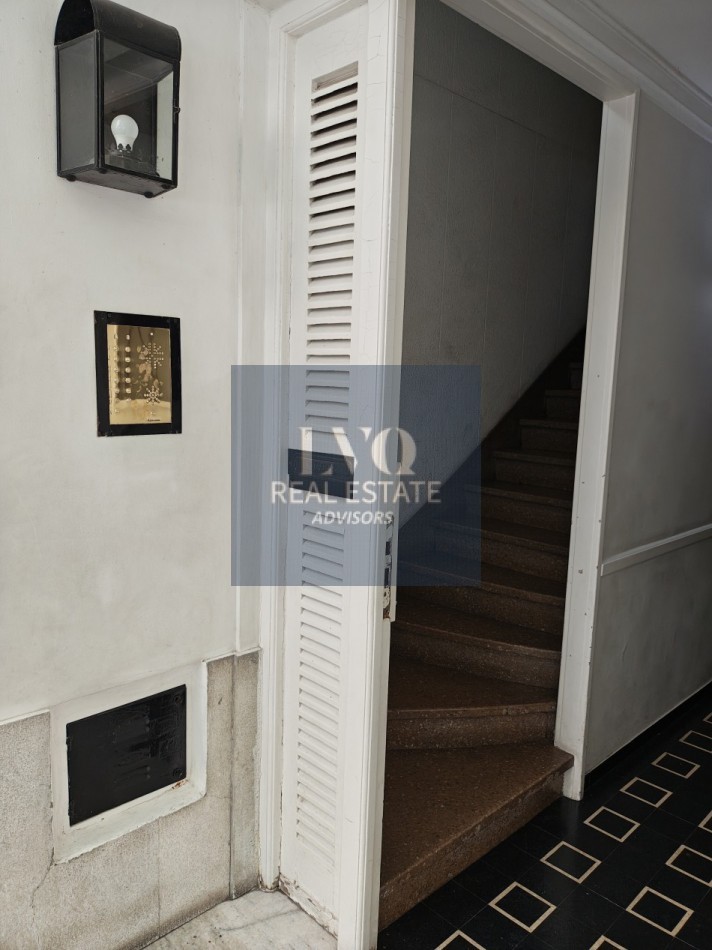 RECOLETA 2 Ambientes 50m²- TODO SOL - LUZ - Living muy amplio, 1 Dormitorio muy comodo con placares de guardado. Baño completo con bañera + Cocina independiente con ventana al frente, muy aireado. -