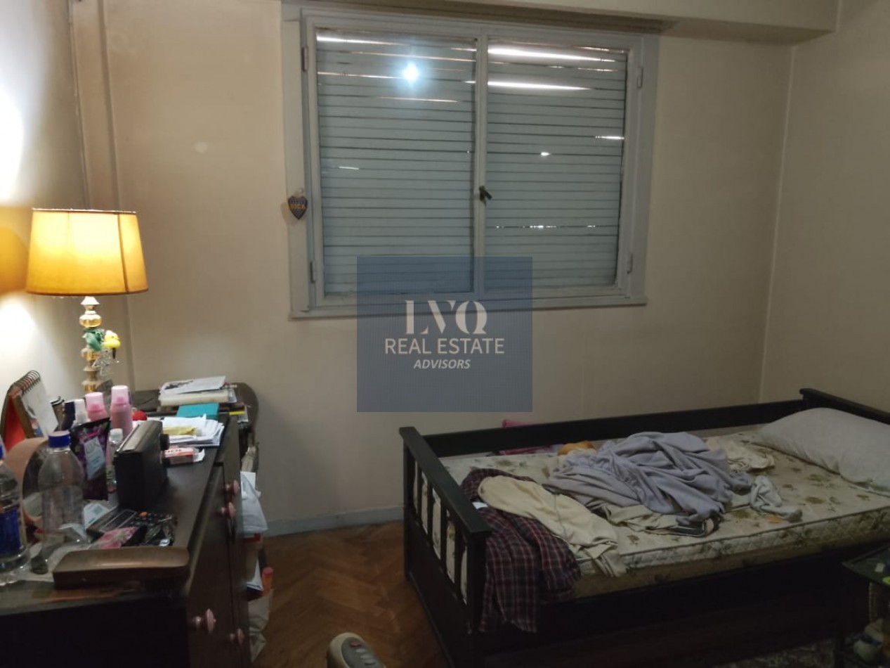 Plaza San Martin - San Nicolas 3 Ambientes amplios 55,90m²- RECICLAR! En Buen Edificio ZONA PLAZA San Martin, Cancilleria. Con ventanales externos luminoso al contra frente: 2 haabitaciones al frente y contrafrente, con Baño completo + Living Comedor +