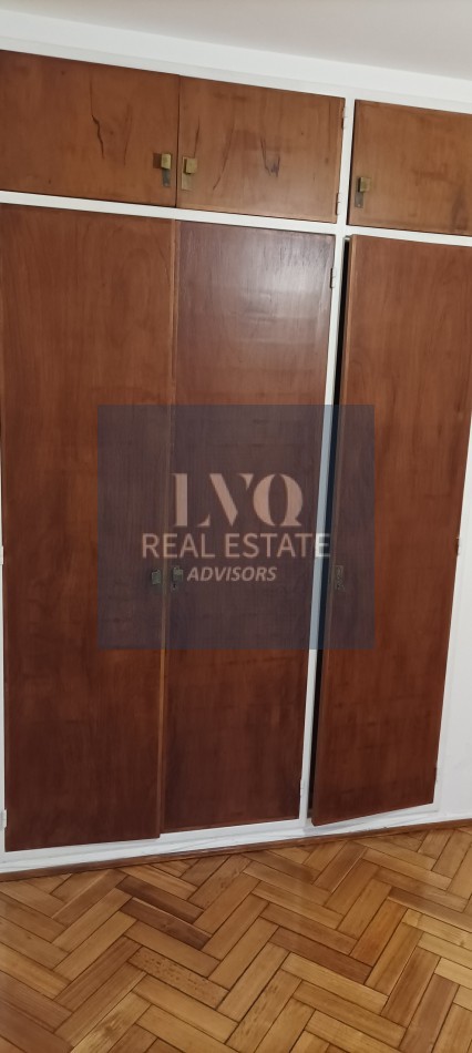 BELGRANO 4 Ambientes muy amplios 90m2 + Balcon 8m2 corrido al Frente TODO LUZ + Dep. de Servicio c/ baño - Recien pintado + Pisos de parquet restaurados e hidrolaqueados a nuevo.