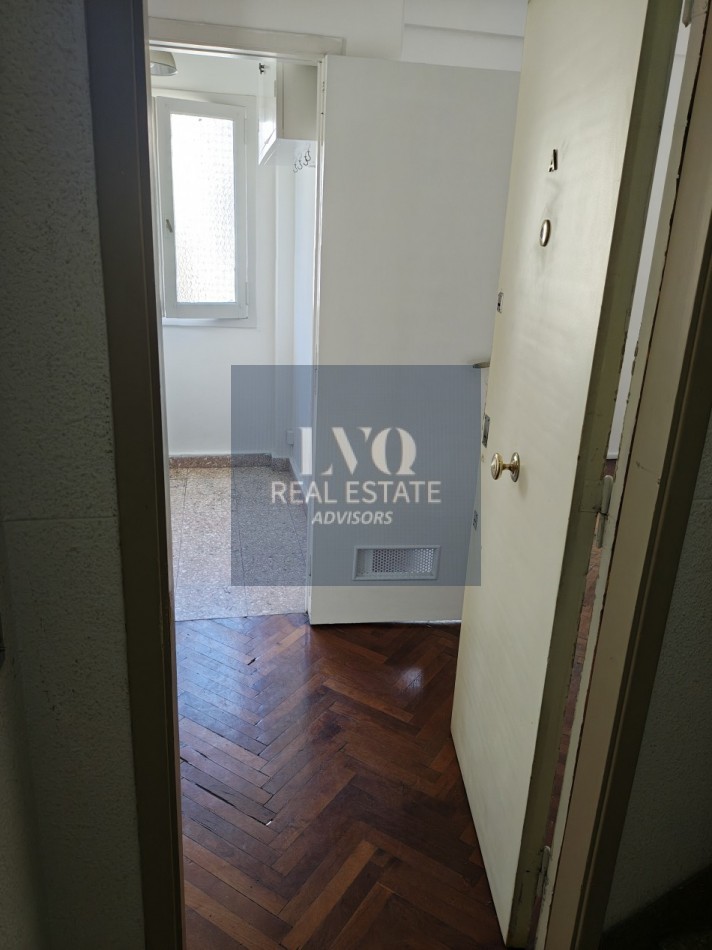RECOLETA 2 Ambientes 50m²- TODO SOL - LUZ - Living muy amplio, 1 Dormitorio muy comodo con placares de guardado. Baño completo con bañera + Cocina independiente con ventana al frente, muy aireado. -