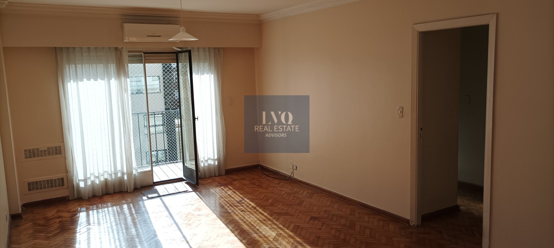 RECOLETA 3 ½ Ambientes 106m² Semi Piso con Palier+Ascensor Privados. Balcon corrido contrafrente + 2 habitaciones + escritorio o, play room o  dep. de servicios.