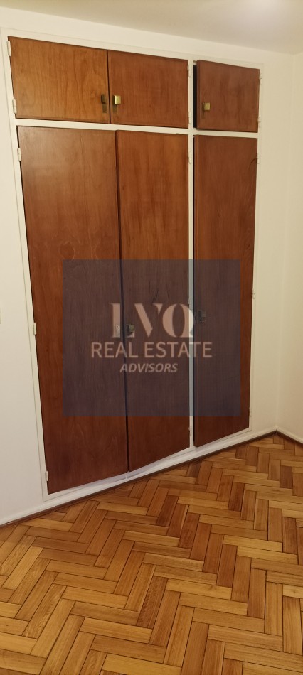 BELGRANO 4 Ambientes muy amplios 90m2 + Balcon 8m2 corrido al Frente TODO LUZ + Dep. de Servicio c/ baño - Recien pintado + Pisos de parquet restaurados e hidrolaqueados a nuevo.