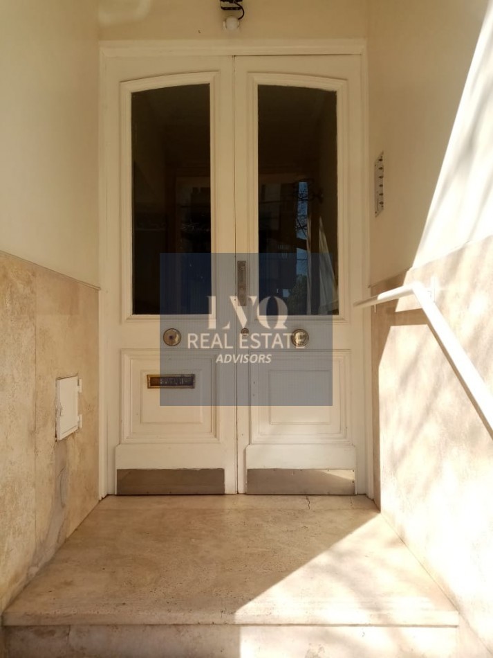 NUÑEZ River 3 Ambientes 52m² Semi Piso x escalera Tipo PH BAJAS EXPENSAS. Contrafrente super silencioso y muy luminoso. 2 habitaciones + cocina comedor + Terraza con Baulera