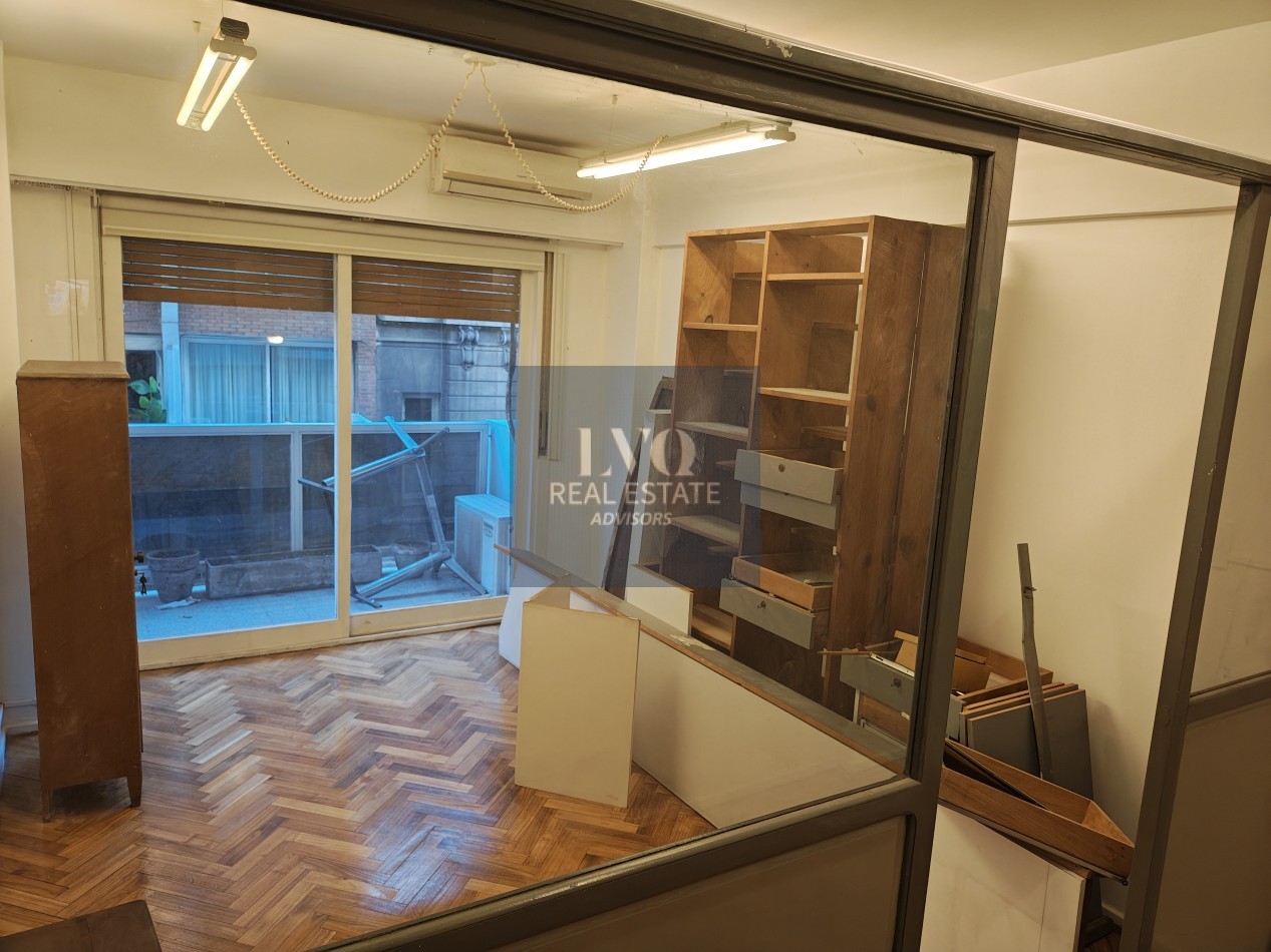 RECOLETA 2 Ambientes 50m². con Balcon al Frente muy luminoso - Edificio APTO PROFESIONAL IDEAL CONSULTORIO - ShowRoom - Estudio, de gran categoria en Recoleta