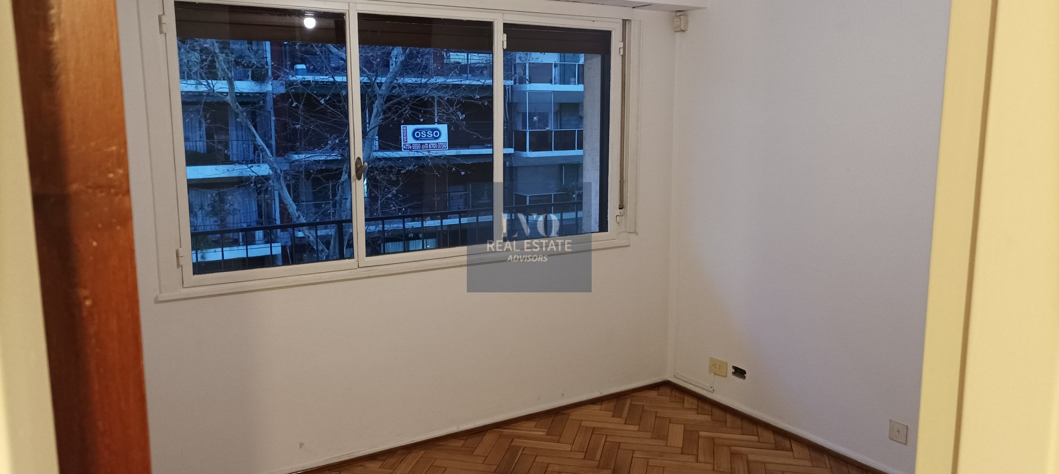BELGRANO 4 Ambientes muy amplios 90m2 + Balcon 8m2 corrido al Frente TODO LUZ + Dep. de Servicio c/ baño - Recien pintado + Pisos de parquet restaurados e hidrolaqueados a nuevo.