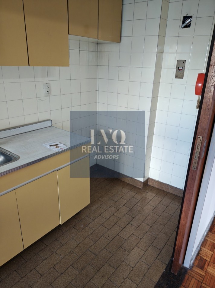 RECOLETA 1 Ambiente RESERVADO - MUY AMPLIO + BALCON - Superficie 31m² aprox.- Cocina + Lavadero independiente suoer LUMINOSO. Con ventanales externos al frente sobre la calle Riobamba Ambiente Ppal. con acceso a Cocina con amplio espacio Heladera y Baño c