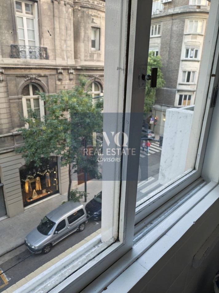 RECOLETA 2 Ambientes 50m². con Balcon al Frente muy luminoso - Edificio APTO PROFESIONAL IDEAL CONSULTORIO - ShowRoom - Estudio, de gran categoria en Recoleta