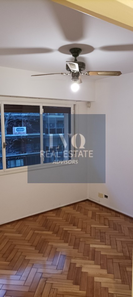 BELGRANO 4 Ambientes muy amplios 90m2 + Balcon 8m2 corrido al Frente TODO LUZ + Dep. de Servicio c/ baño - Recien pintado + Pisos de parquet restaurados e hidrolaqueados a nuevo.