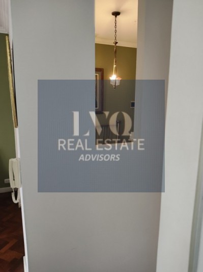 Plaza SAN MARTIN 2 ½ Ambientes con BALCON - MUY AMPLIOS - Superficie 43m² aprox.- Living + comedor muy amplio con balcon al frente muy Luminoso - Cocina integrada con espacio Heladera + Lavarropas bajo mesada. Habitacion muy amplia con ventanal externo mu