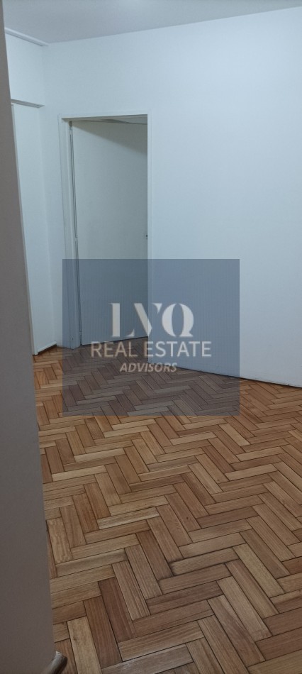 BELGRANO 4 Ambientes muy amplios 90m2 + Balcon 8m2 corrido al Frente TODO LUZ + Dep. de Servicio c/ baño - Recien pintado + Pisos de parquet restaurados e hidrolaqueados a nuevo.