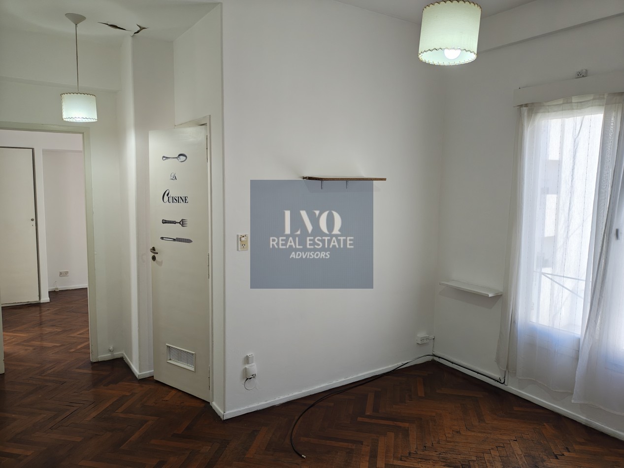 RECOLETA 2 Ambientes 50m²- TODO SOL - LUZ - Living muy amplio, 1 Dormitorio muy comodo con placares de guardado. Baño completo con bañera + Cocina independiente con ventana al frente, muy aireado. -