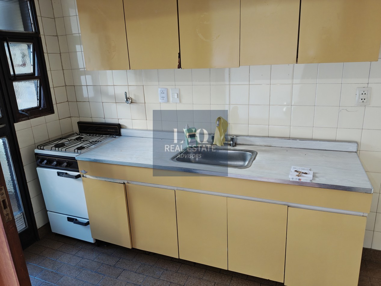 RECOLETA 1 Ambiente RESERVADO - MUY AMPLIO + BALCON - Superficie 31m² aprox.- Cocina + Lavadero independiente suoer LUMINOSO. Con ventanales externos al frente sobre la calle Riobamba Ambiente Ppal. con acceso a Cocina con amplio espacio Heladera y Baño c