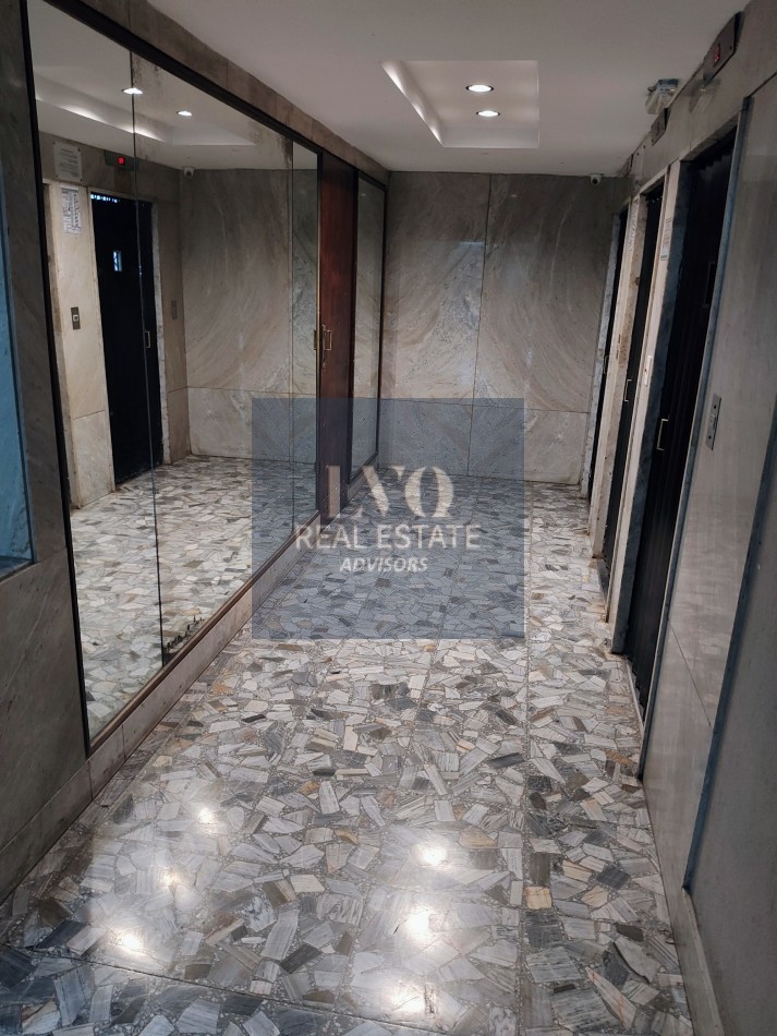 Plaza San Martin - San Nicolas 3 Ambientes amplios 55,90m²- RECICLAR! En Buen Edificio ZONA PLAZA San Martin, Cancilleria. Con ventanales externos luminoso al contra frente: 2 haabitaciones al frente y contrafrente, con Baño completo + Living Comedor +