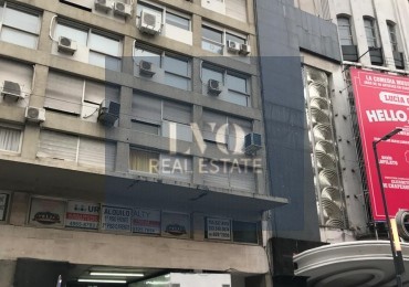 OBELISCO 1 Ambiente amplio 25m² aprox.- En Buen Edificio ZONA TEATROS sobre la Av. Corrientes Con ventanal externo luminoso al contra frente: Ambiente Ppal. con Baño completo + Cocina kitchenette.